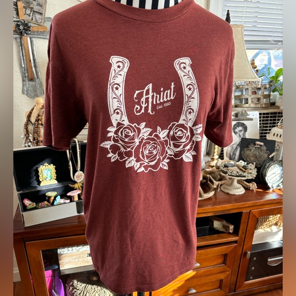 Ariat Boyfriend Fit Rust Color Western Floral Horseshoe Woman’s Logo Tee Medium - Picture 8 of 15